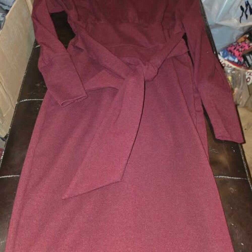 Forever 21 knee length burgundy dress size medium  like new holiday dress